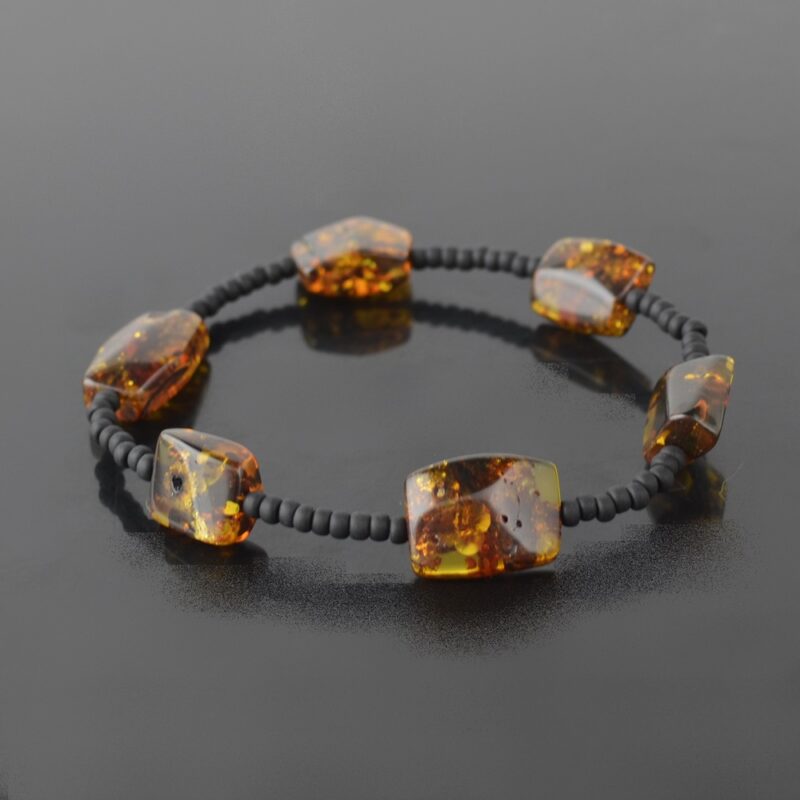 Amber bracelet green with screw clasp - Image 5