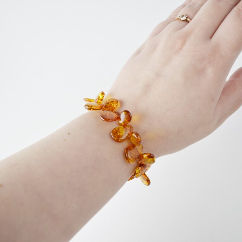 dark cognac drop shaped amber bracelet (LEA07) - Image 2