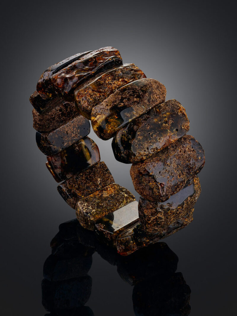 Flat bracelet with a healing effect made of dark amber Pompeii - Image 3