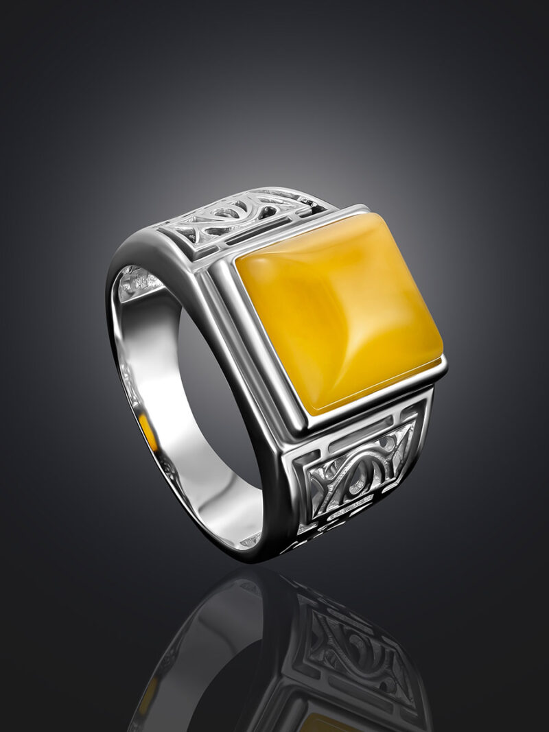 Ring with natural honey-colored amber Caesar 18.5 - Image 3