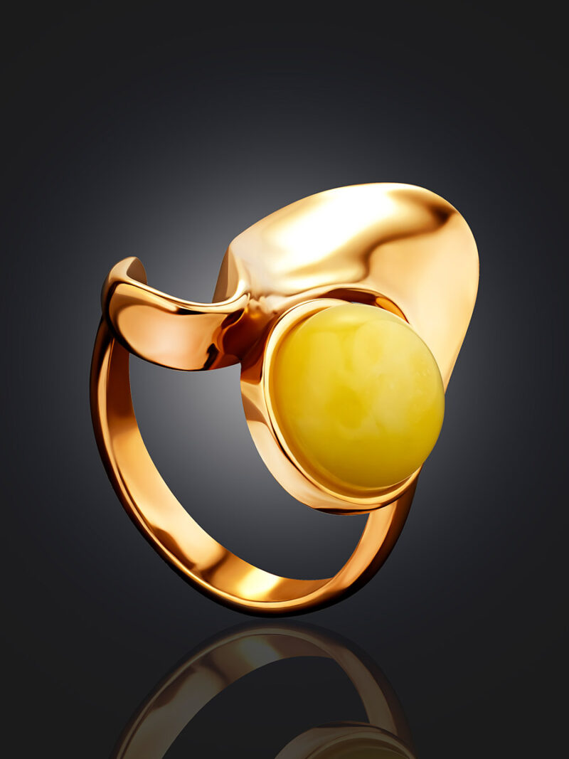 Volumetric gold-plated ring with honey-colored amber Mavericks 17 - Image 4