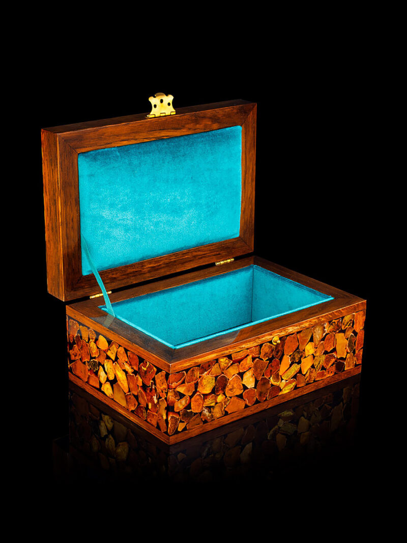 Large wooden box decorated with amber mosaic - Image 3