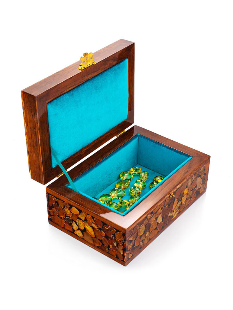 Large wooden box decorated with amber mosaic - Image 2