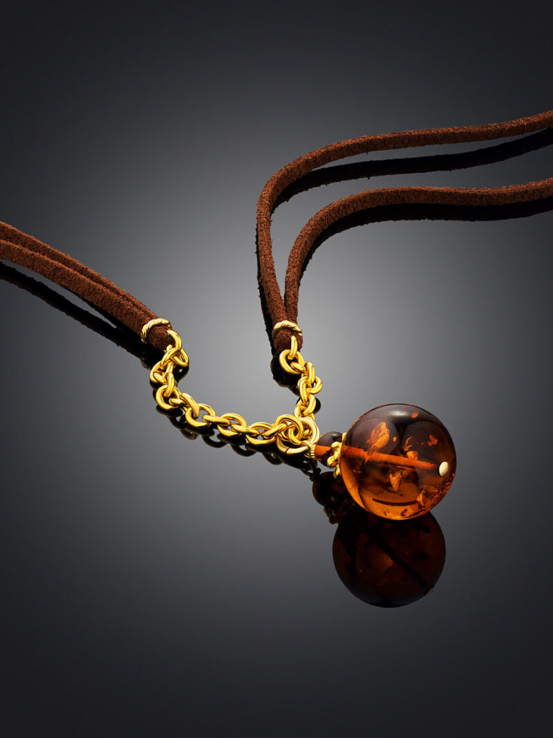 Choker necklace Jupiter with a ball pendant made of natural amber - Image 3