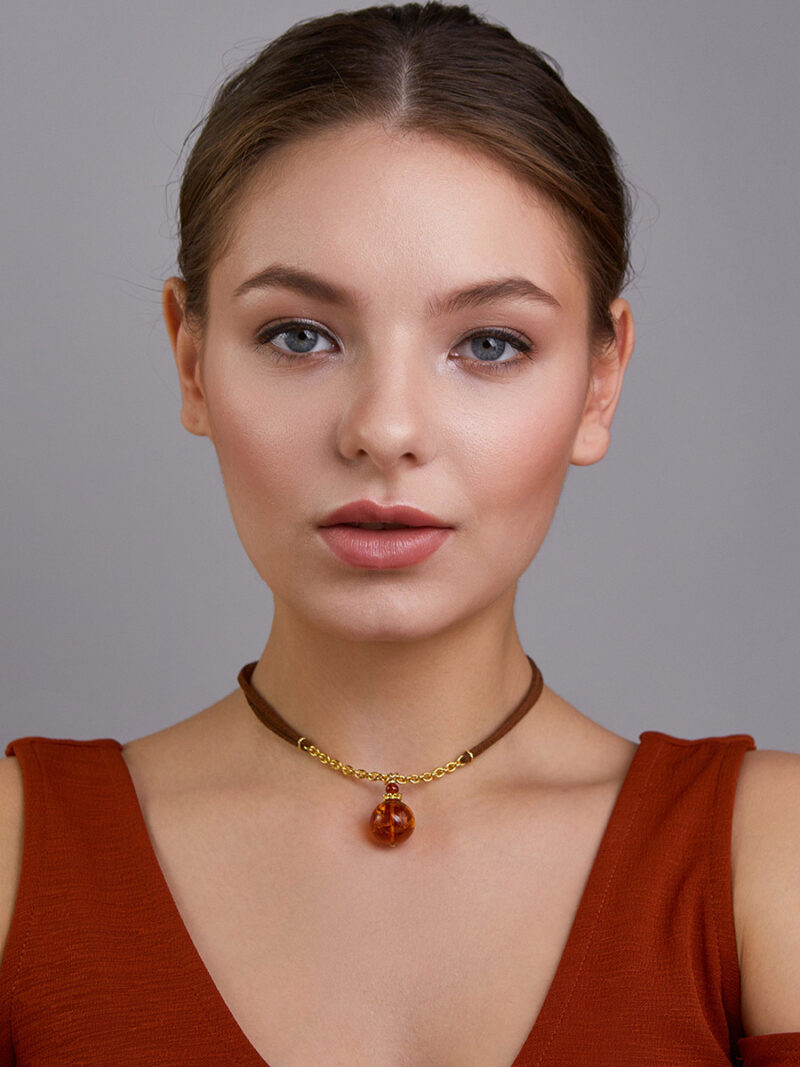 Choker necklace Jupiter with a ball pendant made of natural amber - Image 2