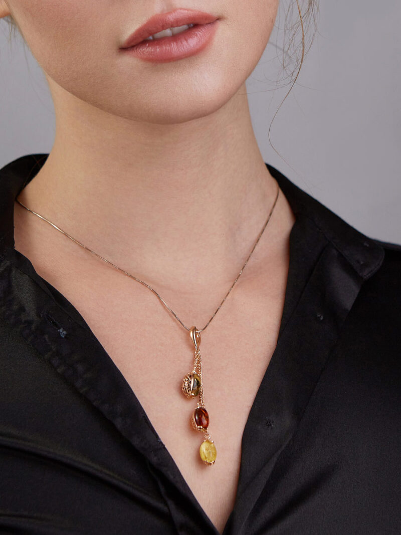 Elegant pendant with amber of different shades Casablanca - Image 3