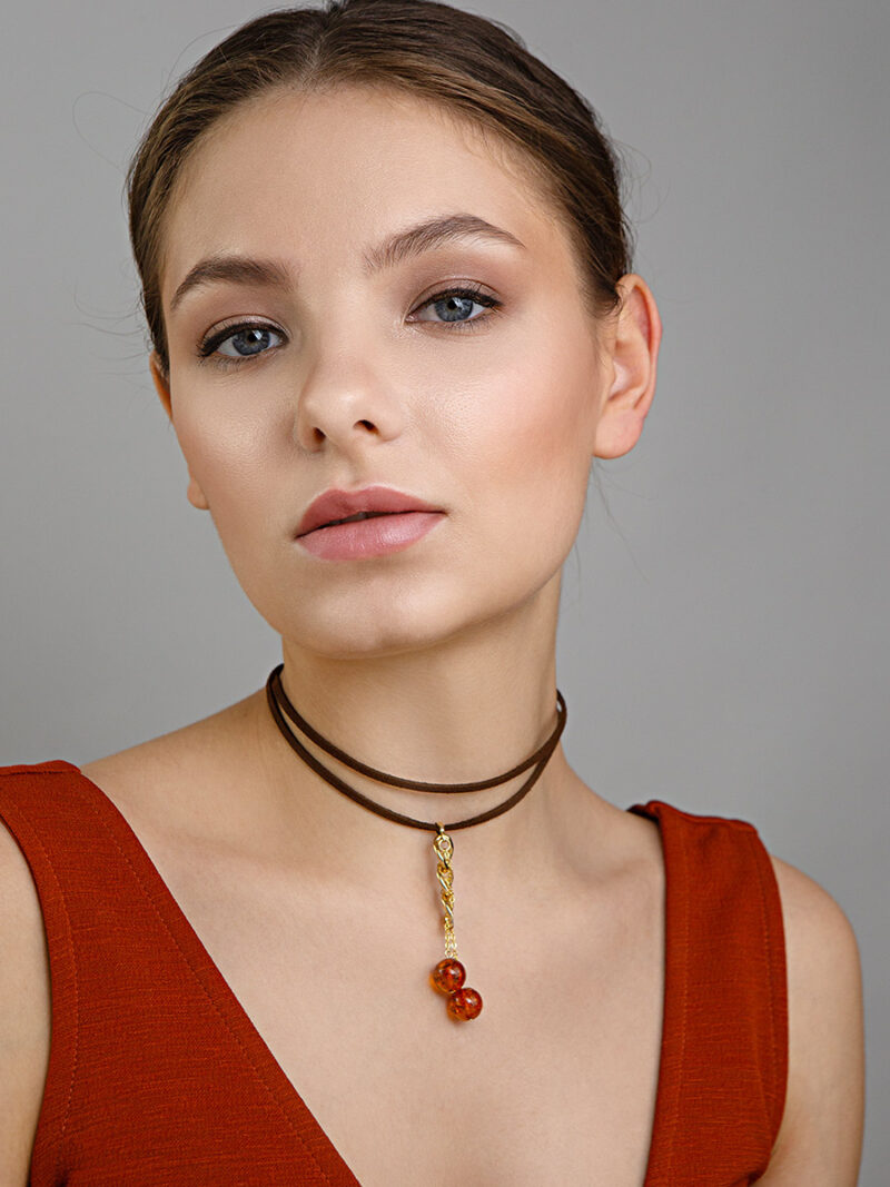 Spectacular choker necklace with natural amber pendant - Image 2